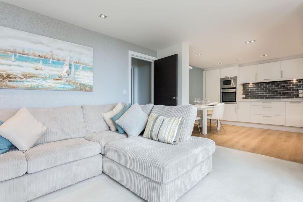 Stunning 2 Bed Apartment, Fabulous Sea View & 2 Minutes To Beach With Parking Bournemouth Exterior foto