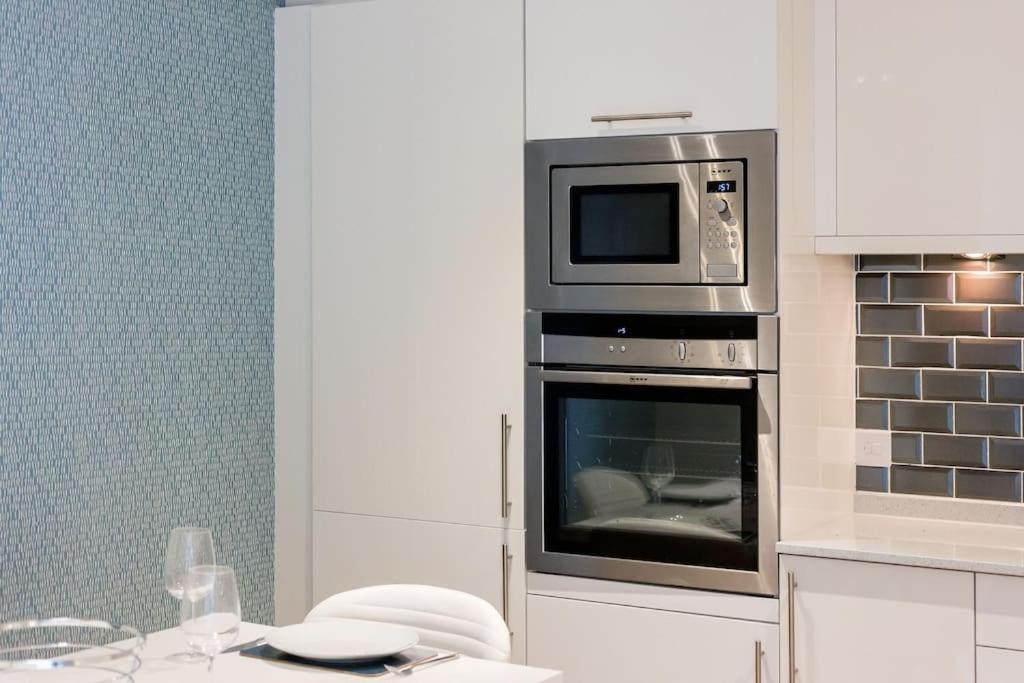 Stunning 2 Bed Apartment, Fabulous Sea View & 2 Minutes To Beach With Parking Bournemouth Exterior foto