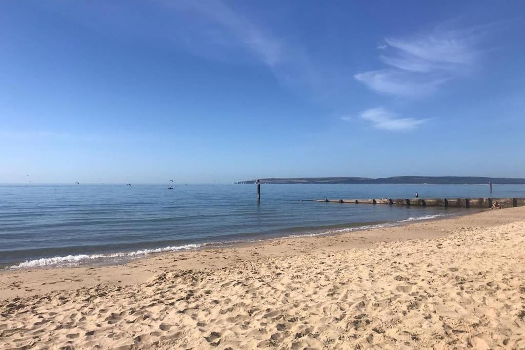 Stunning 2 Bed Apartment, Fabulous Sea View & 2 Minutes To Beach With Parking Bournemouth Exterior foto