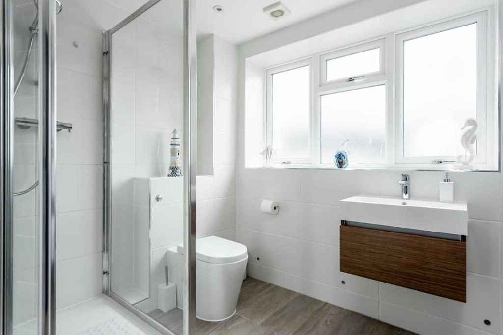 Stunning 2 Bed Apartment, Fabulous Sea View & 2 Minutes To Beach With Parking Bournemouth Exterior foto