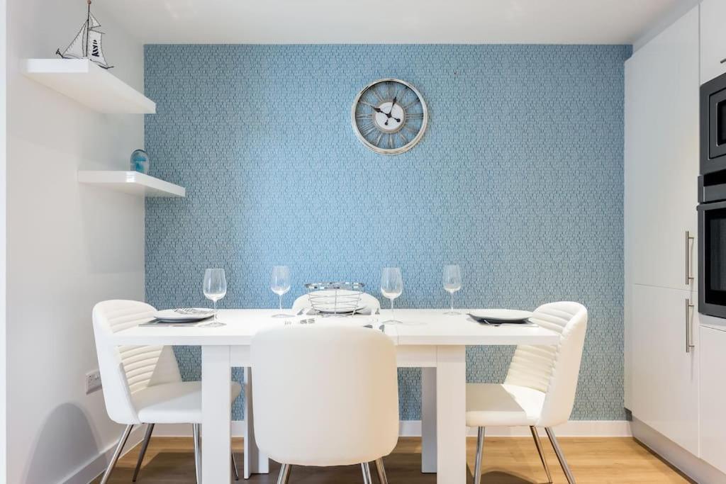 Stunning 2 Bed Apartment, Fabulous Sea View & 2 Minutes To Beach With Parking Bournemouth Exterior foto
