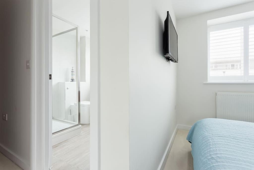 Stunning 2 Bed Apartment, Fabulous Sea View & 2 Minutes To Beach With Parking Bournemouth Exterior foto